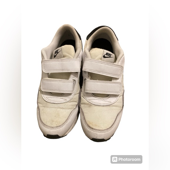 Nike MD Valiant (PSV) White & Black Sneakers. Size 3. - Picture 11 of 13